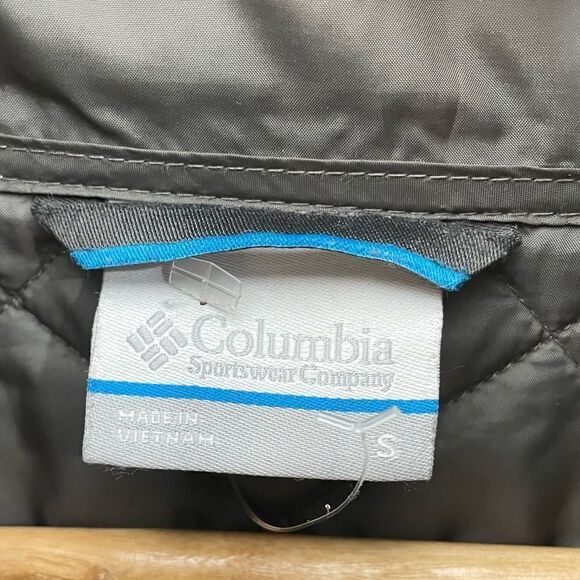 Women’s Columbia Budding Crocus Quilted Puffer Jacket in Grey - Picture 5 of 8